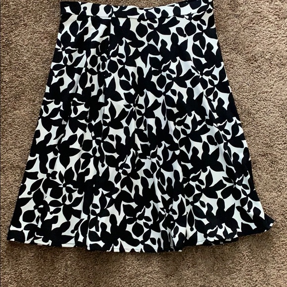 Cynthia Rowley Dresses & Skirts - Cute Cynthia Rowley black and white skirt. Cynthia Rowley Dresses & Skirts - Cute Cynthia Rowley black and white skirt.